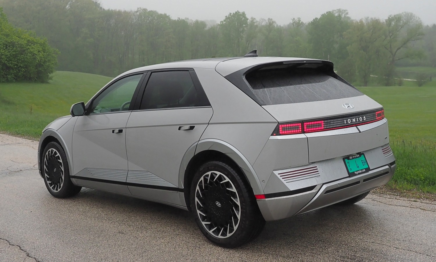 Ioniq 5 Reviews: Hyundai Ioniq 5 rear quarter view